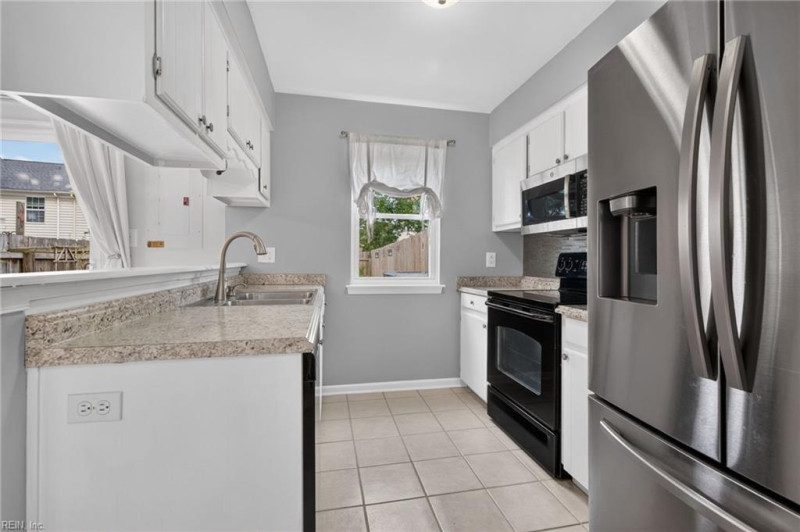 Photo 13 of 32 residential for sale in Virginia Beach virginia