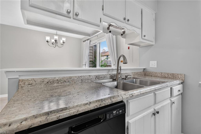 Photo 14 of 32 residential for sale in Virginia Beach virginia