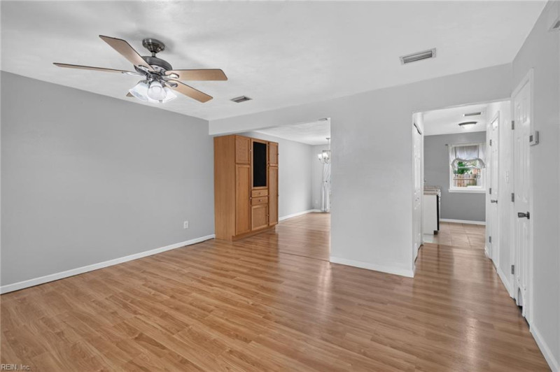 Photo 8 of 32 residential for sale in Virginia Beach virginia
