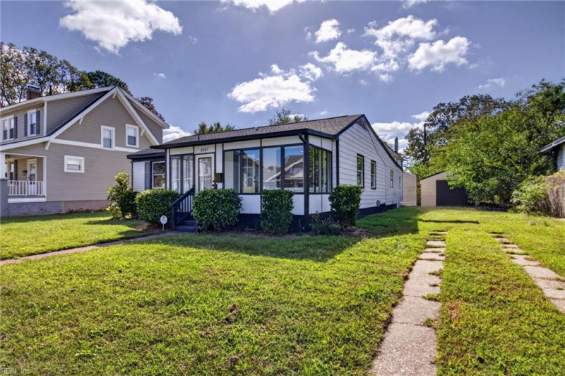 Photo 3 of 34 residential for sale in Norfolk virginia