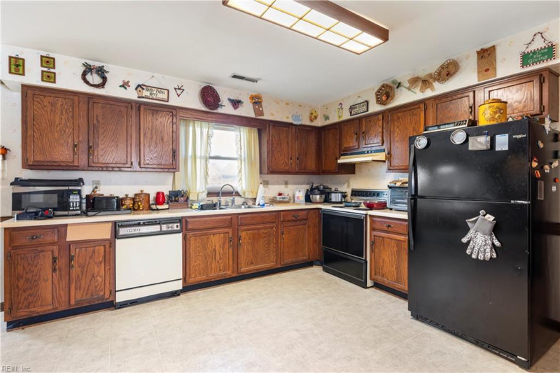 Photo 9 of 17 residential for sale in Chesapeake virginia Photo 9 of 17 residential for sale in Chesapeake virginia