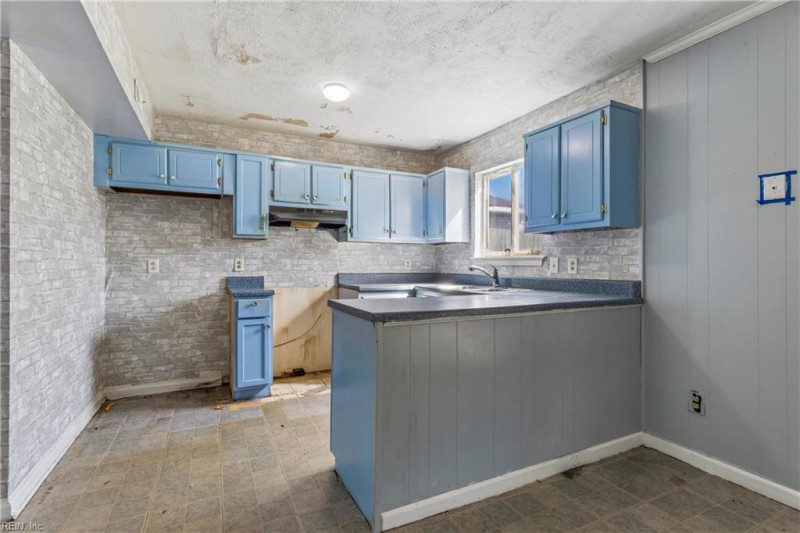 Photo 11 of 45 residential for sale in Portsmouth virginia