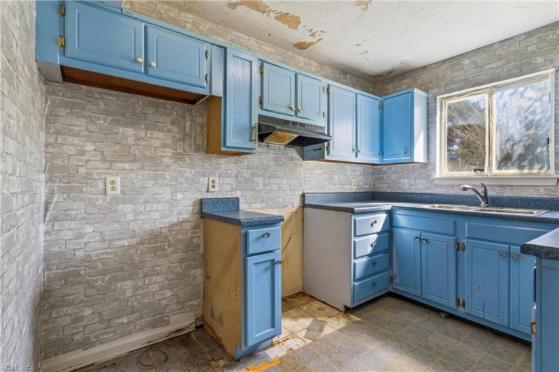 Photo 12 of 45 residential for sale in Portsmouth virginia