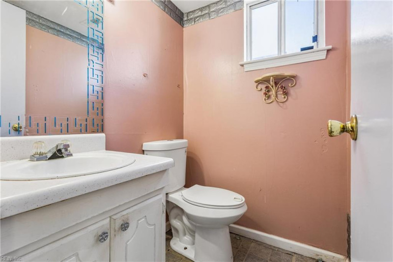 Photo 17 of 45 residential for sale in Portsmouth virginia