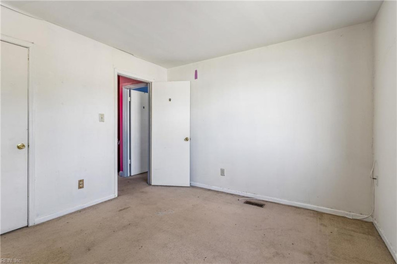 Photo 32 of 45 residential for sale in Portsmouth virginia