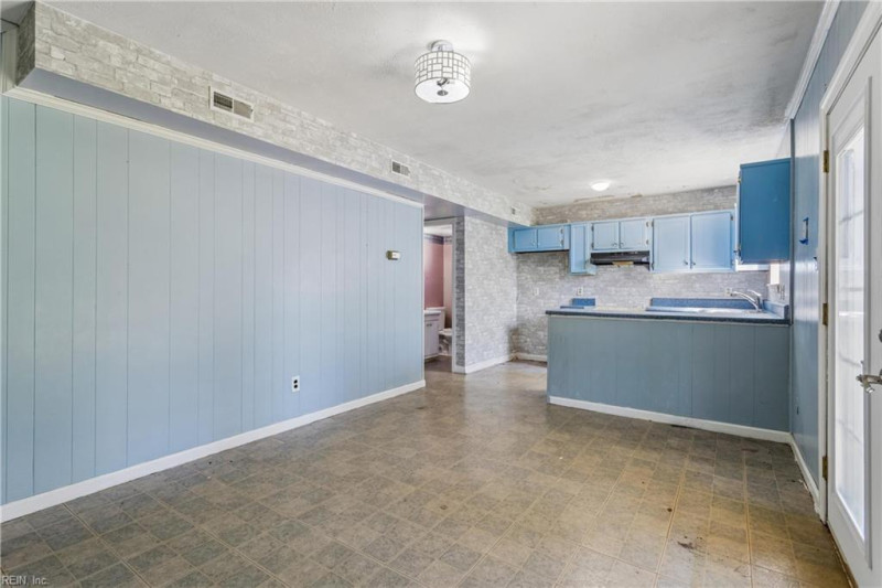 Photo 8 of 45 residential for sale in Portsmouth virginia