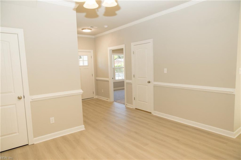 Photo 11 of 37 residential for sale in Chesapeake virginia