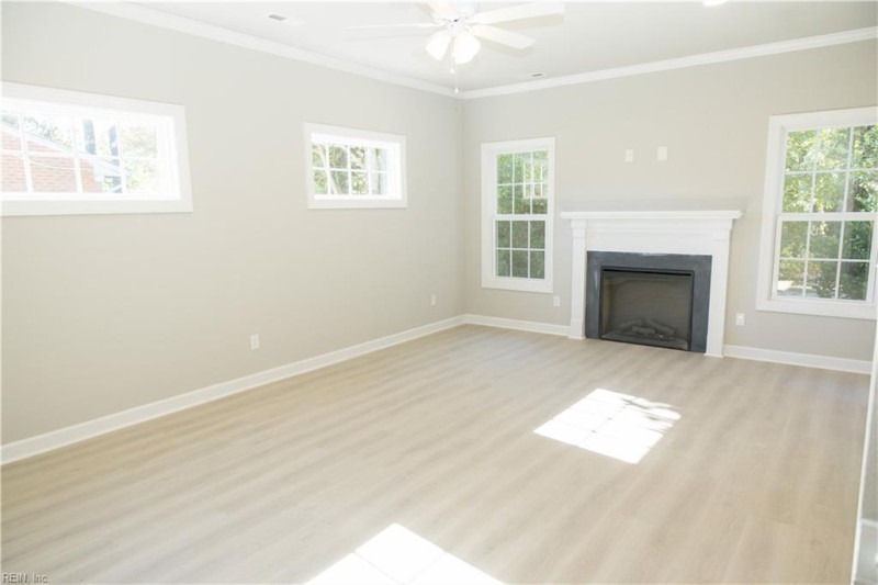 Photo 12 of 37 residential for sale in Chesapeake virginia