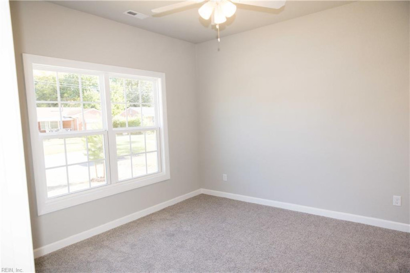 Photo 5 of 37 residential for sale in Chesapeake virginia