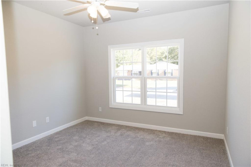Photo 6 of 37 residential for sale in Chesapeake virginia
