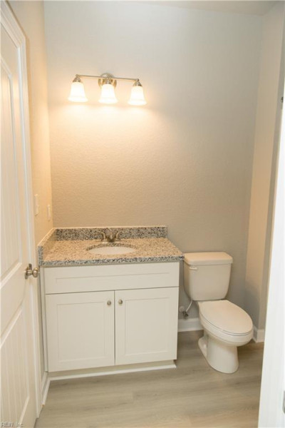 Photo 9 of 37 residential for sale in Chesapeake virginia