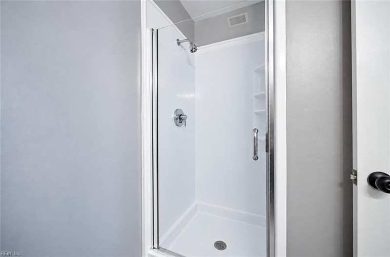 Photo 16 of 33 residential for sale in Virginia Beach virginia