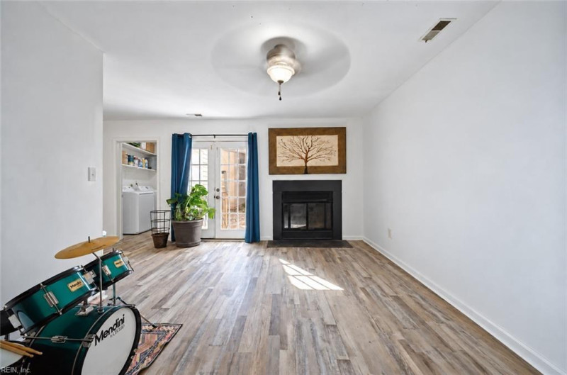Photo 9 of 33 residential for sale in Virginia Beach virginia