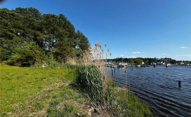 100 Fernwood Farms Road, Chesapeake, VA 23320