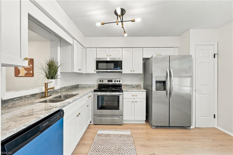 Photo 13 of 42 residential for sale in Virginia Beach virginia