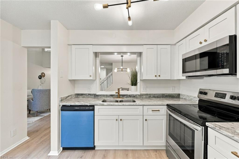 Photo 14 of 42 residential for sale in Virginia Beach virginia