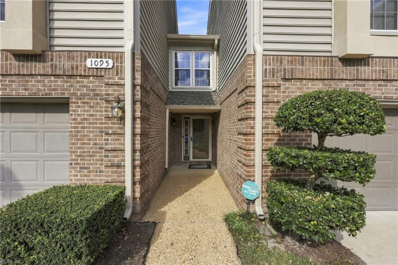 Photo 4 of 42 residential for sale in Virginia Beach virginia