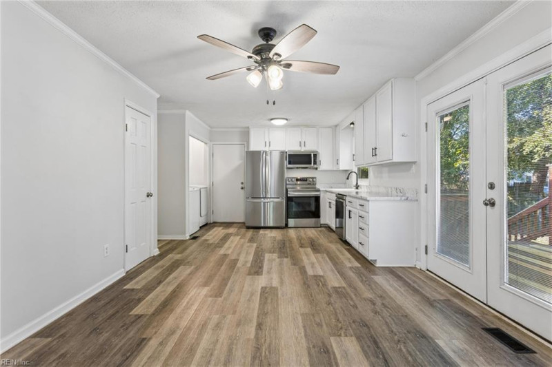 Photo 11 of 36 residential for sale in Hampton virginia