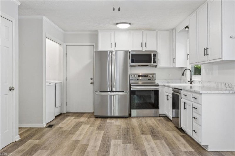 Photo 12 of 36 residential for sale in Hampton virginia