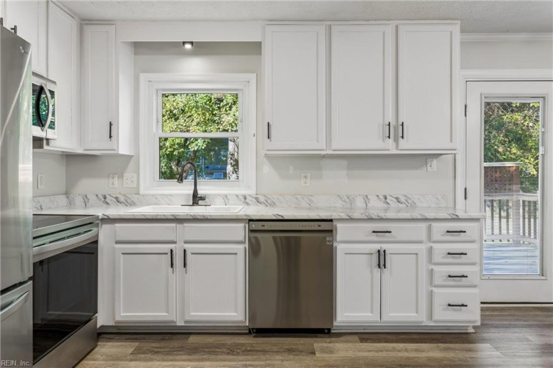 Photo 13 of 36 residential for sale in Hampton virginia