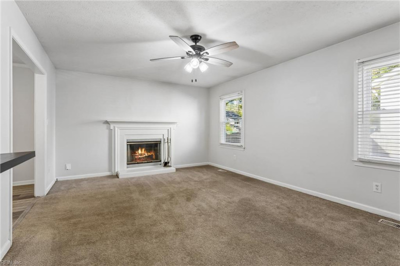 Photo 16 of 36 residential for sale in Hampton virginia