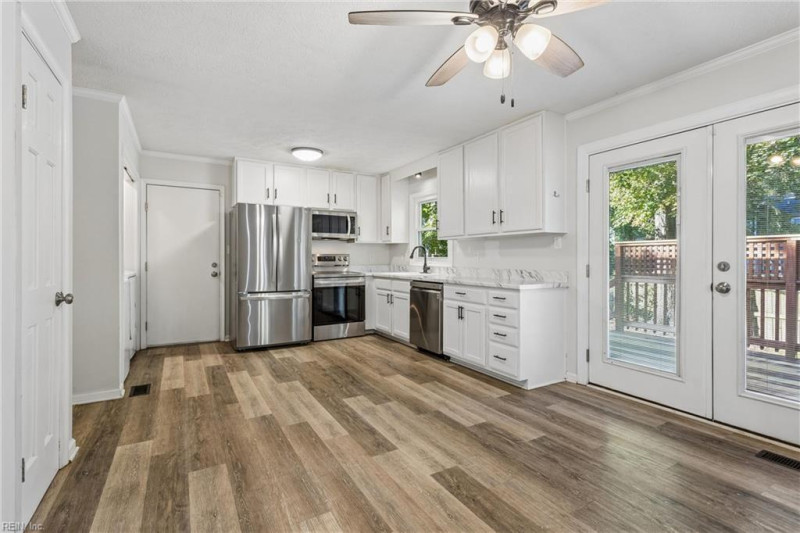 Photo 8 of 36 residential for sale in Hampton virginia