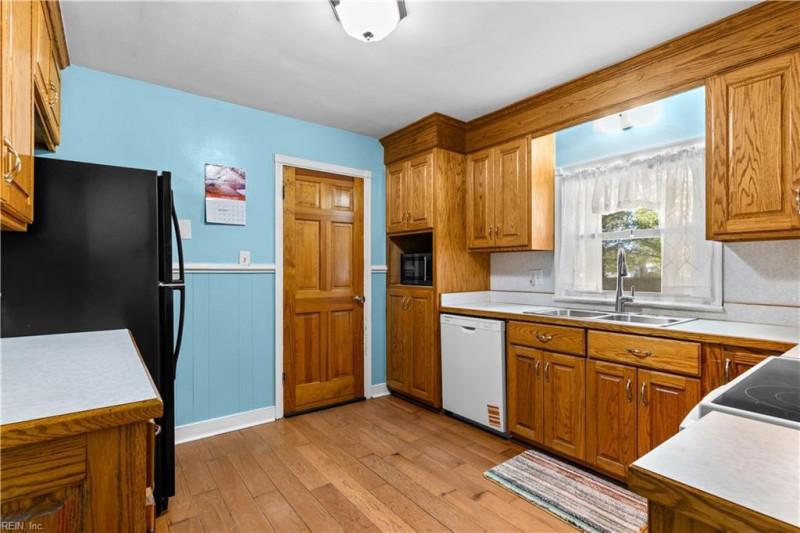 Photo 14 of 39 residential for sale in Chesapeake virginia