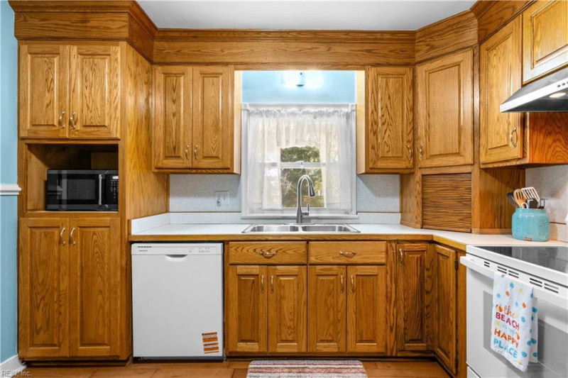 Photo 15 of 39 residential for sale in Chesapeake virginia