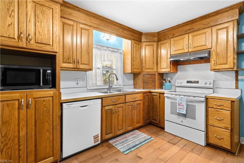 Photo 16 of 39 residential for sale in Chesapeake virginia