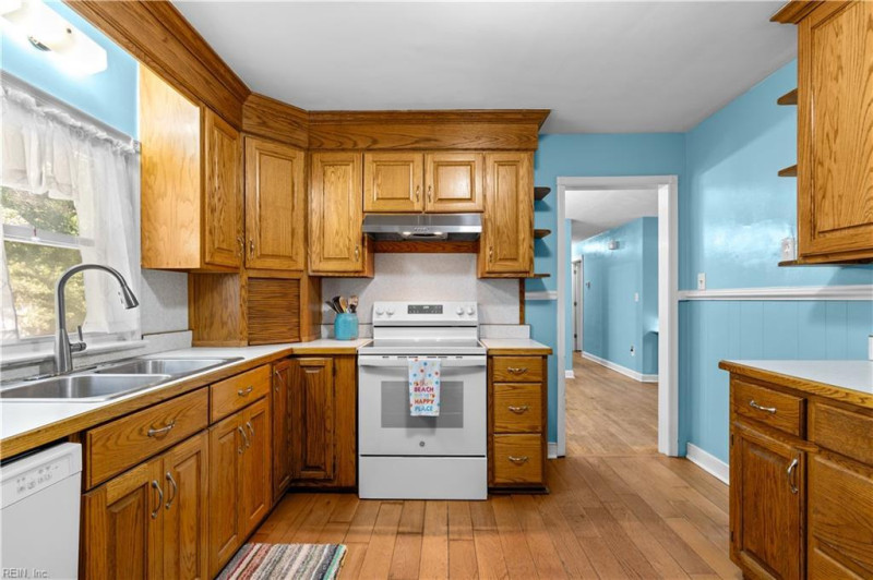 Photo 17 of 39 residential for sale in Chesapeake virginia