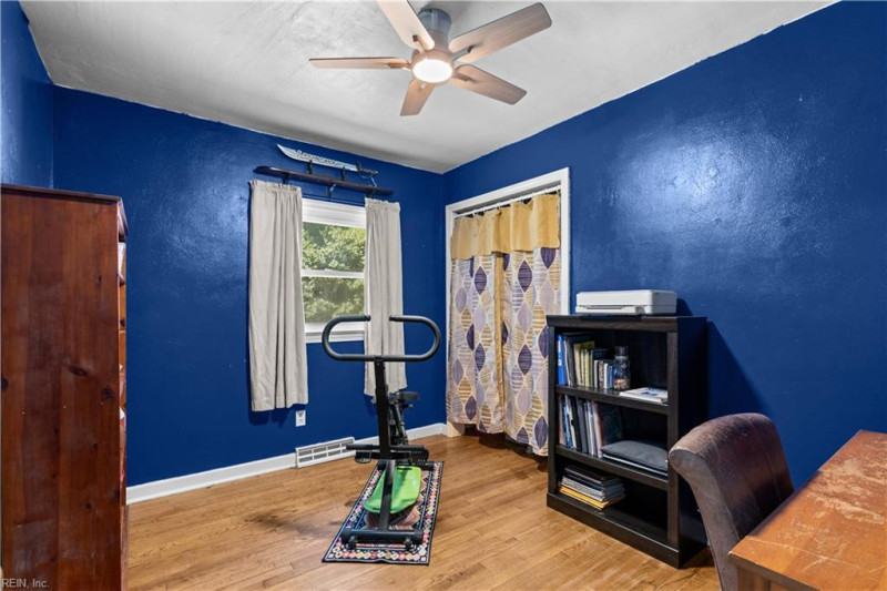Photo 25 of 39 residential for sale in Chesapeake virginia