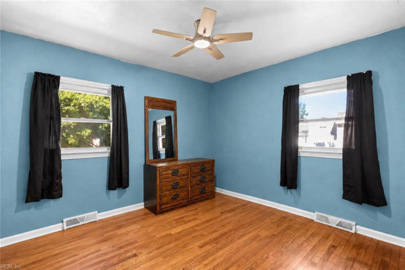 Photo 27 of 39 residential for sale in Chesapeake virginia