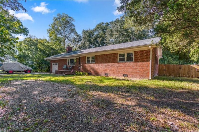 Photo 3 of 39 residential for sale in Chesapeake virginia
