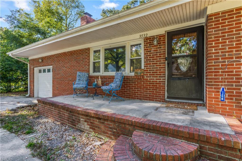 Photo 5 of 39 residential for sale in Chesapeake virginia