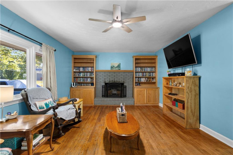 Photo 7 of 39 residential for sale in Chesapeake virginia