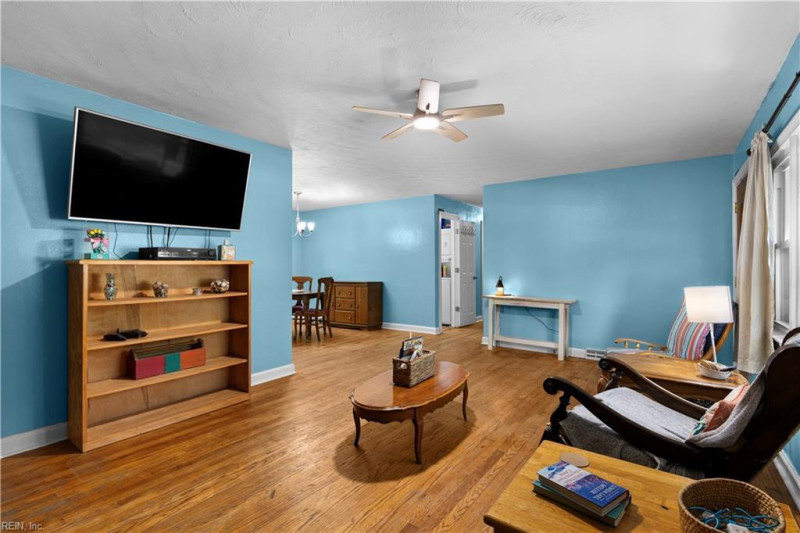 Photo 8 of 39 residential for sale in Chesapeake virginia
