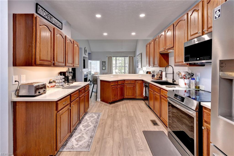 Photo 4 of 34 residential for sale in Williamsburg virginia