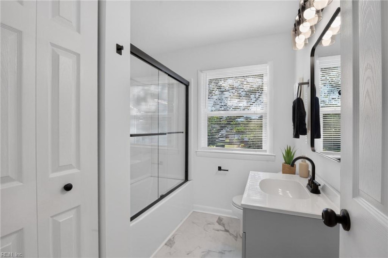 Photo 18 of 25 residential for sale in Hampton virginia