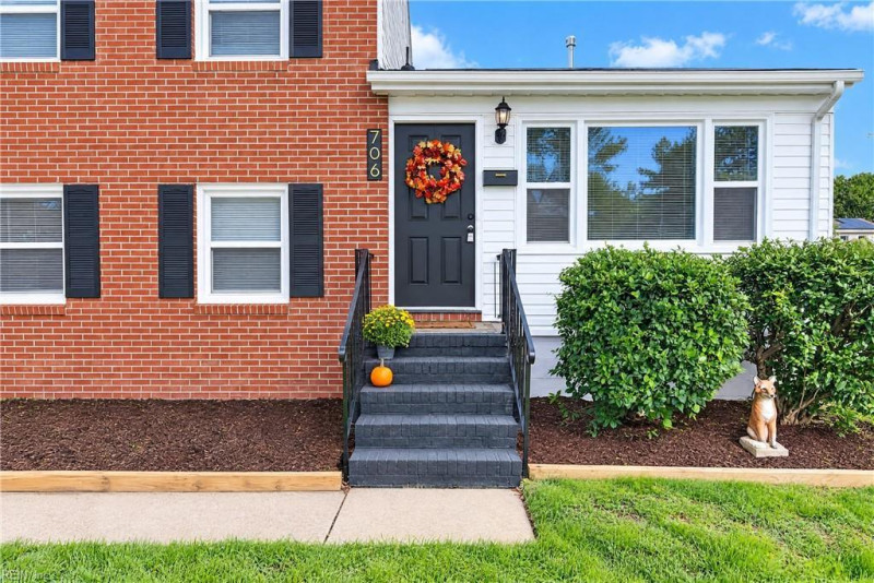 Photo 3 of 25 residential for sale in Hampton virginia