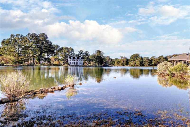 Photo 1 of 31 residential for sale in Poquoson virginia