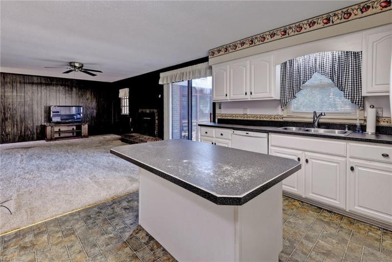 Photo 10 of 31 residential for sale in Poquoson virginia
