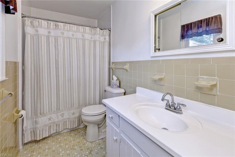 Photo 19 of 31 residential for sale in Poquoson virginia