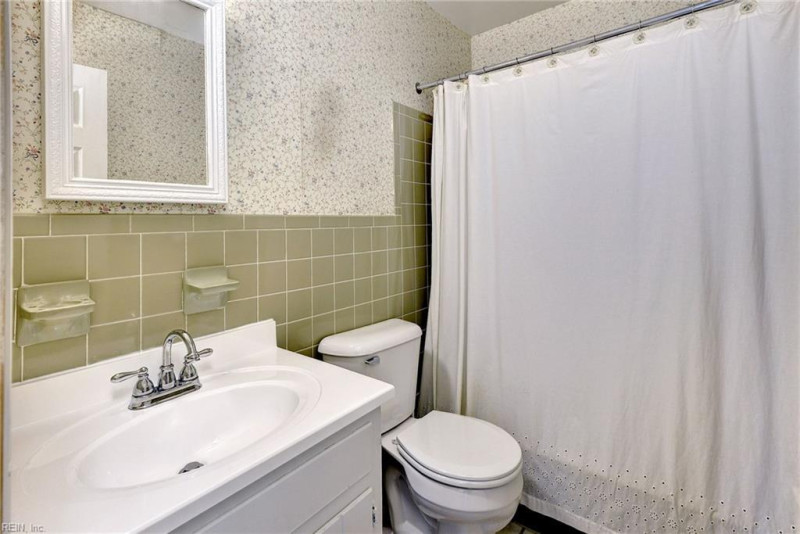 Photo 22 of 31 residential for sale in Poquoson virginia