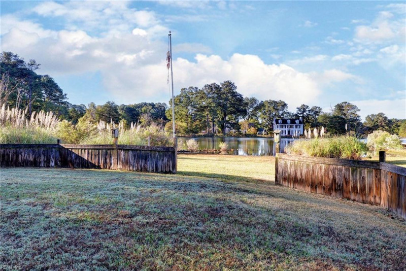 Photo 27 of 31 residential for sale in Poquoson virginia