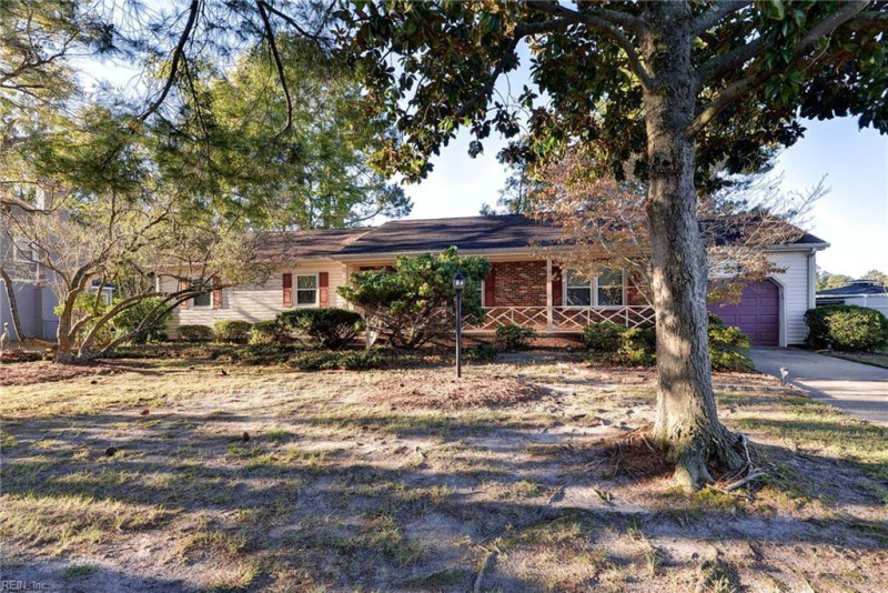 Photo 3 of 31 residential for sale in Poquoson virginia