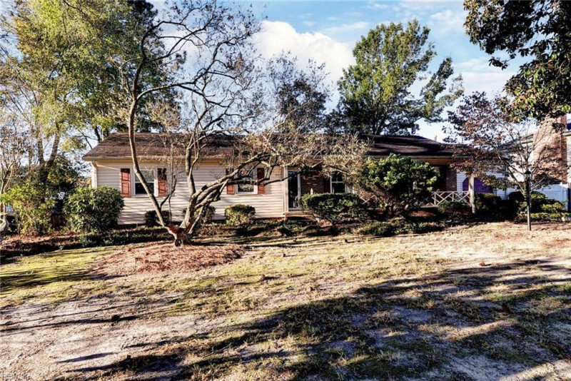 Photo 4 of 31 residential for sale in Poquoson virginia