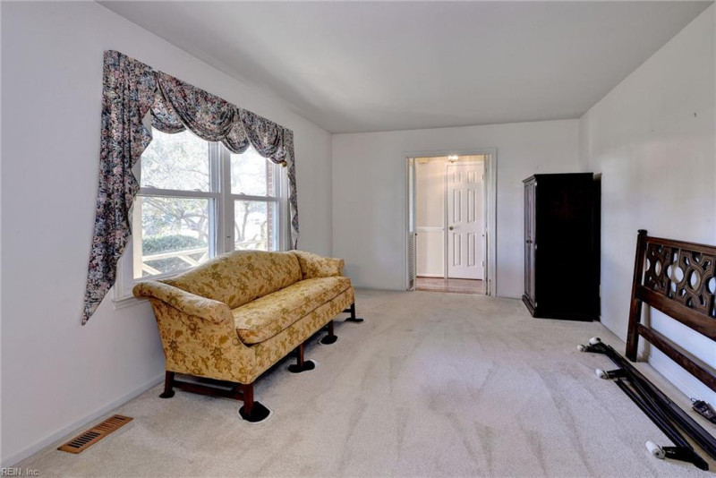 Photo 7 of 31 residential for sale in Poquoson virginia