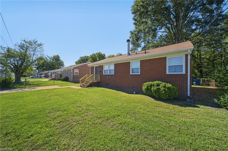 Photo 4 of 37 residential for sale in Newport News virginia