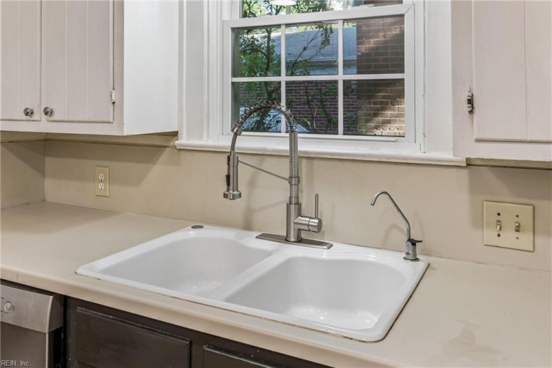 Photo 25 of 48 residential for sale in Hampton virginia