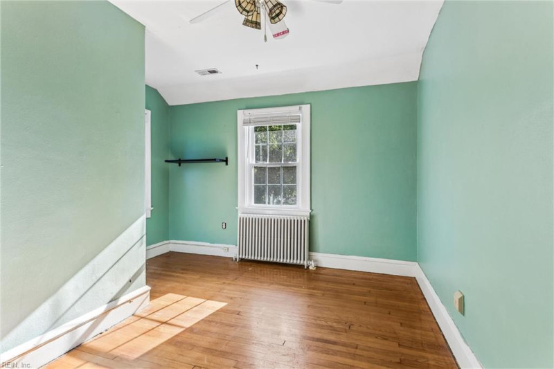 Photo 34 of 48 residential for sale in Hampton virginia